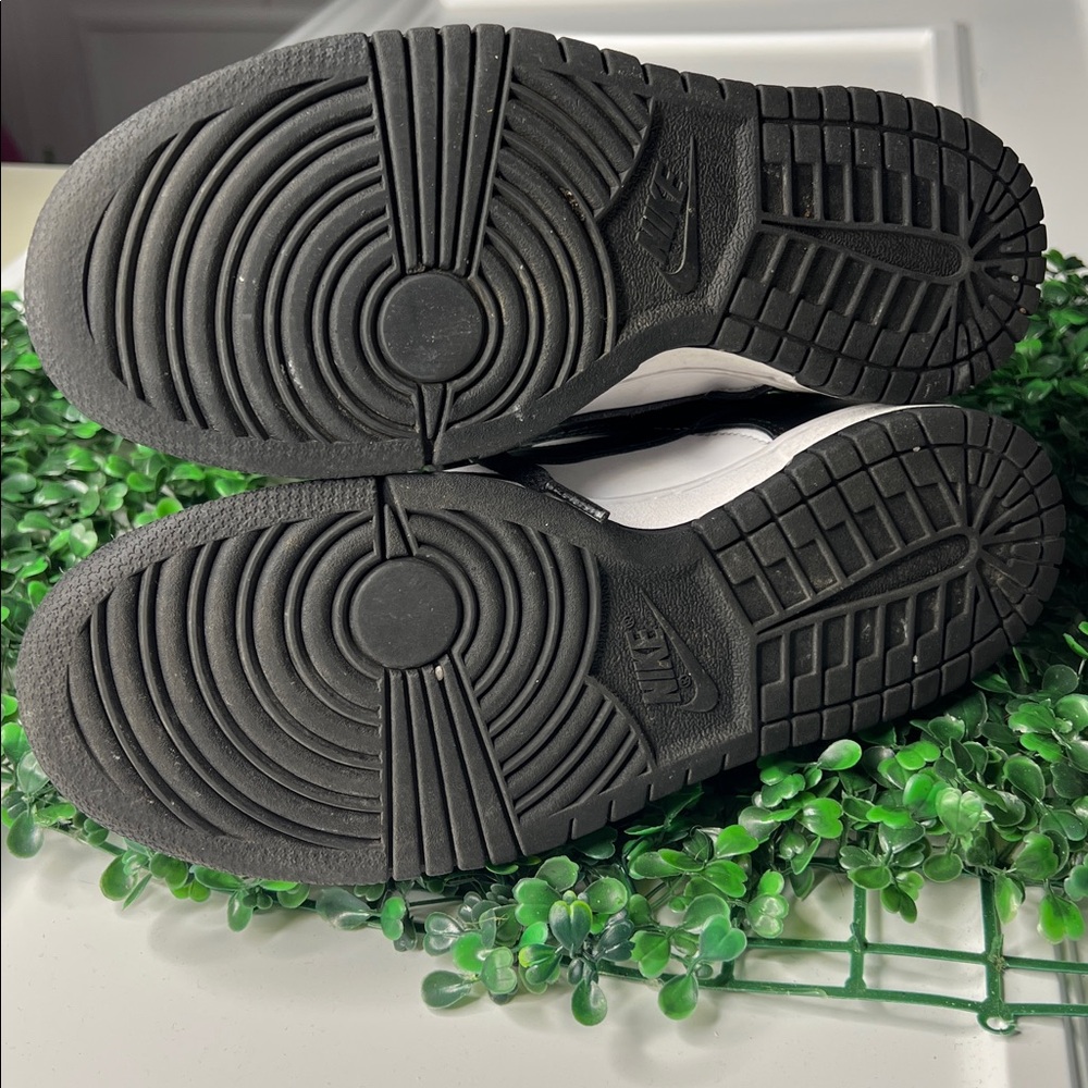 Nike Dunk Low Black and White, Size: 7Y - Picture 6 of 7